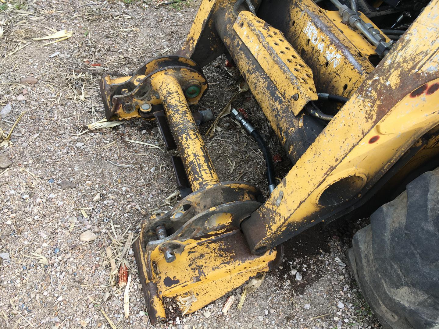 ./imagenes/INVOICE/2019/16925/MINICARGADOR JOHN DEERE 240 (2).JPG